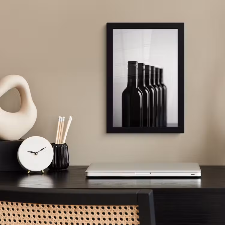 Wijnflessen - Zwart - Minimalistisch fotolijst zwart zonder passe partout klein -sfeer1