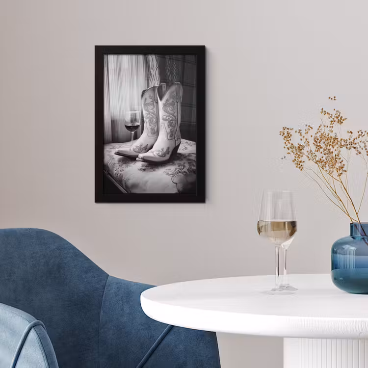 Wijn - Cowboylaarzen - Raamlicht - Wit fotolijst zwart zonder passe partout klein -sfeer4