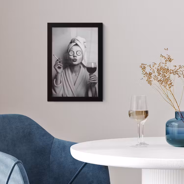 Vrouw - Masker - Wijn - Sigaret fotolijst zwart zonder passe partout klein -sfeer4