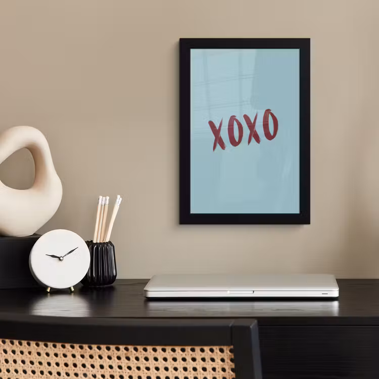 XOXO - Blauw - Rood fotolijst zwart zonder passe partout klein -sfeer1