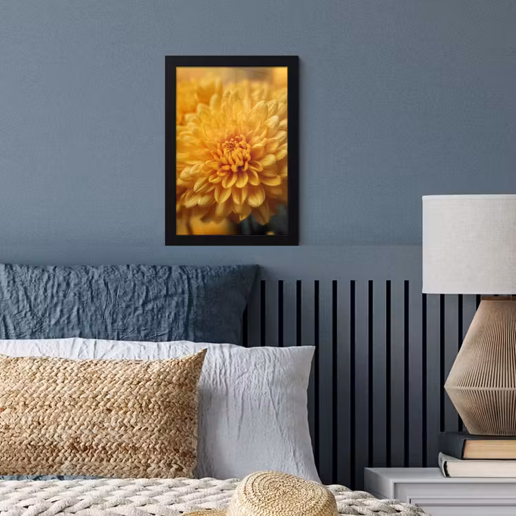 Geel - Chrysant - Zachtheid fotolijst zwart zonder passe partout klein -sfeer3