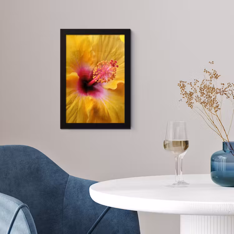 Geel - Hibiscus - Tropisch fotolijst zwart zonder passe partout klein -sfeer4