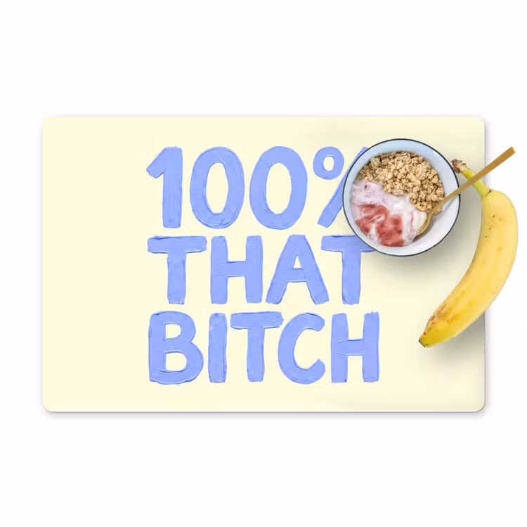 100% that bitch - Blauw - Wit Placemat vinyl groot -zzzproduct_Kitchenyeah-website