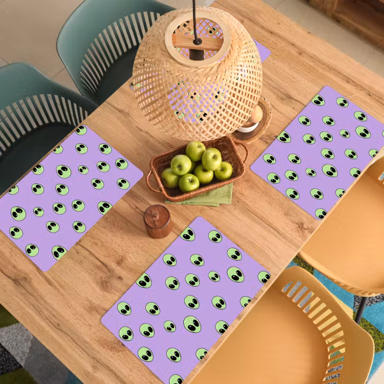Alien - Retro - Lila Placemat vinyl groot 368 -zzsfeer5_Kitchenyeah-website