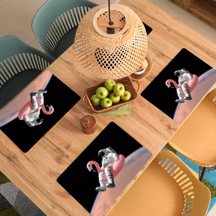 Astronaut - Flamingo - Zwemband - Roze Placemat vinyl groot -zzsfeer5_Kitchenyeah-website