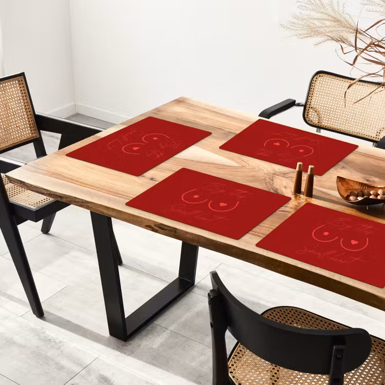 Big titties small heart - Rood - Hart Placemat vinyl groot -zzsfeer4_Kitchenyeah-website
