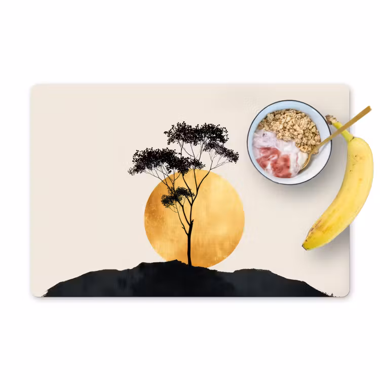 Zwarte boom - Gouden cirkel - Heuvel Placemat vinyl groot -zzzproduct_Kitchenyeah-website
