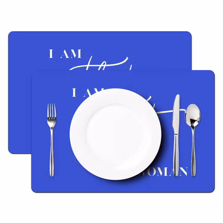 Blauw - I am that woman - Sierlijk - Minimalistisch Placemat vinyl groot -zzsfeer2_Kitchenyeah-website