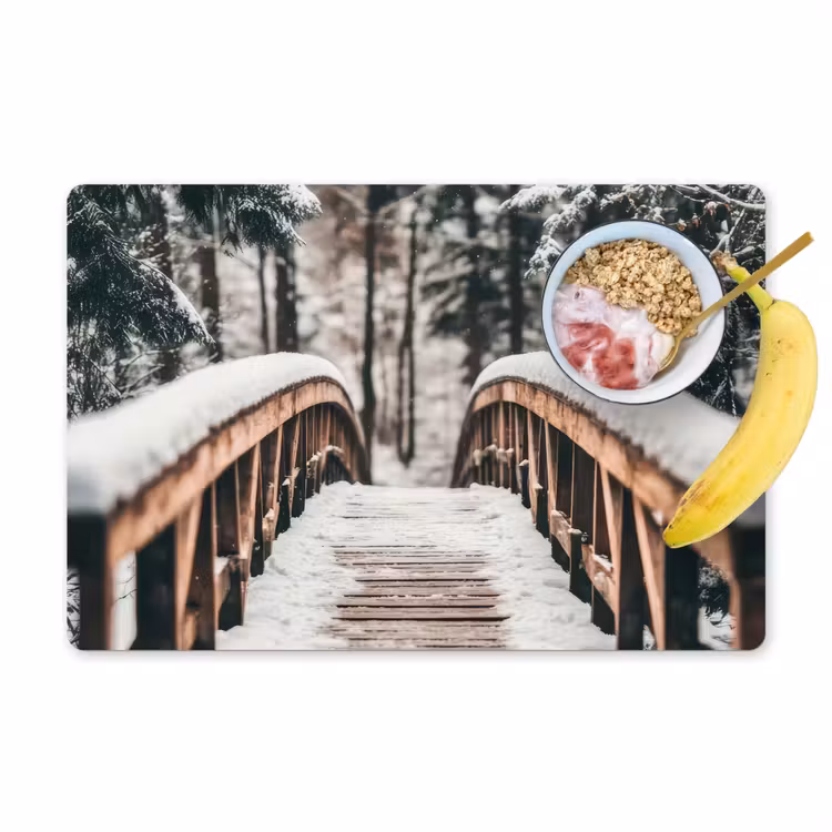 Brug - Winterlandschap - Bos - Natuur - Sneeuw Placemat vinyl groot -zzzproduct_Kitchenyeah-website