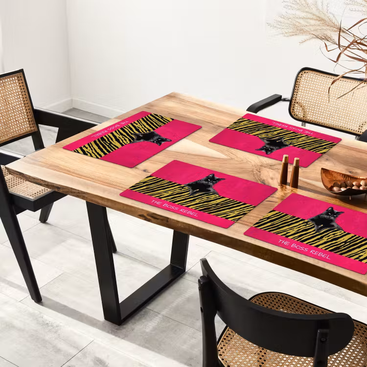 Kat - Baas - Roze - Tijgerprint Placemat vinyl groot -zzsfeer4_Kitchenyeah-website