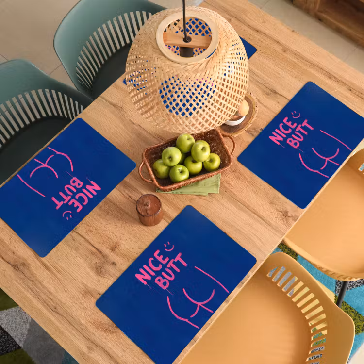 Brutaal - Grappig - Blauw Placemat vinyl groot -zzsfeer5_Kitchenyeah-website