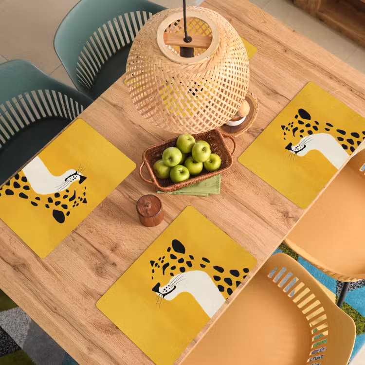 Cheetah - Illustratie - Geel Placemat vinyl groot -zzsfeer5_Kitchenyeah-website