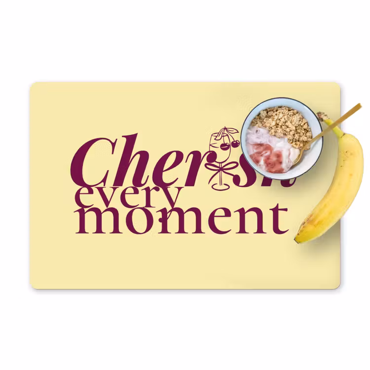 Cherish every moment - Cocktailglas - Geel Placemat vinyl groot -zzzproduct_Kitchenyeah-website