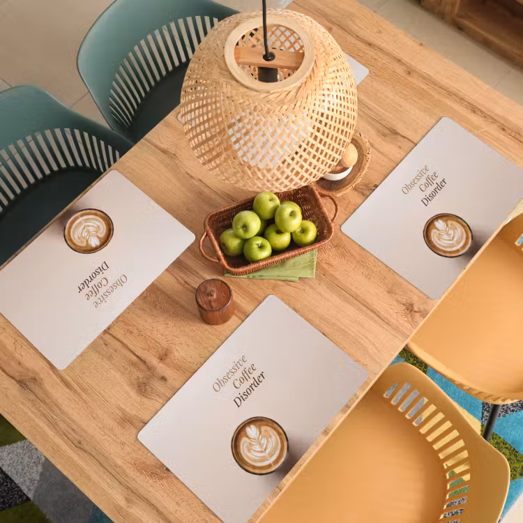 Koffie - Obessive Coffee Disorder - Beige Placemat vinyl groot -zzsfeer5_Kitchenyeah-website