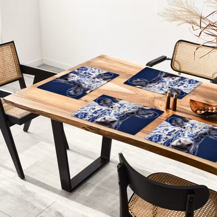 Koe - Delfts - Blauw - Artistiek Placemat vinyl groot -zzsfeer4_Kitchenyeah-website