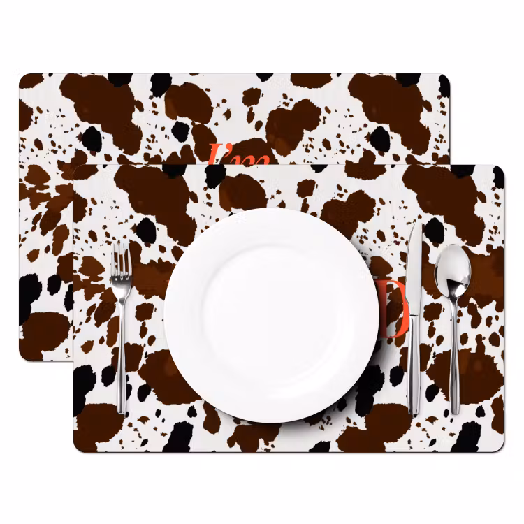 Koeienprint - Limited edition - Rood Placemat vinyl groot -zzsfeer2_Kitchenyeah-website