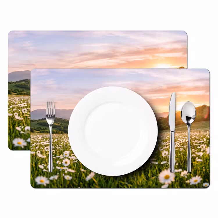 Madelief - Veld - Heuvels - Groen Placemat vinyl groot -zzsfeer2_Kitchenyeah-website