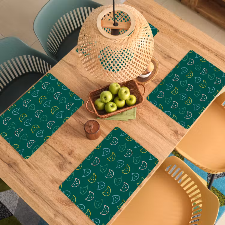 Donkergroen - Gezichten - Katten - Kleuren Placemat vinyl groot 368 -zzsfeer5_Kitchenyeah-website