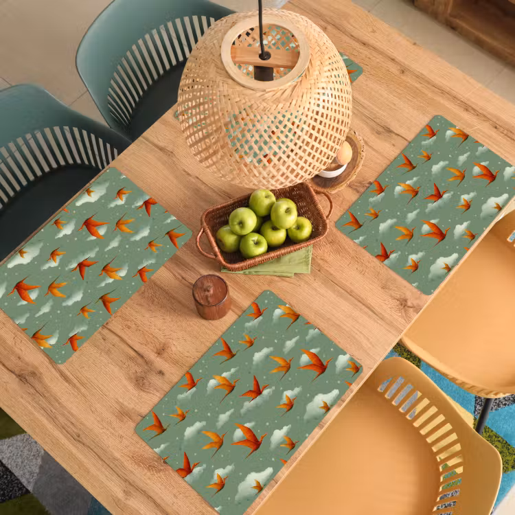 Dinosaurussen - Wolken - Sterren - Oranje Placemat vinyl groot -zzsfeer5_Kitchenyeah-website