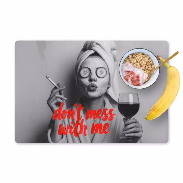 Don't mess with me - Wijn - Vrouw - Sigaret Placemat vinyl groot -zzzproduct_Kitchenyeah-website