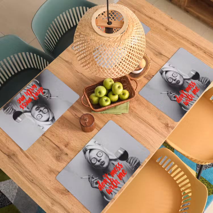 Don't mess with me - Wijn - Vrouw - Sigaret Placemat vinyl groot -zzsfeer5_Kitchenyeah-website