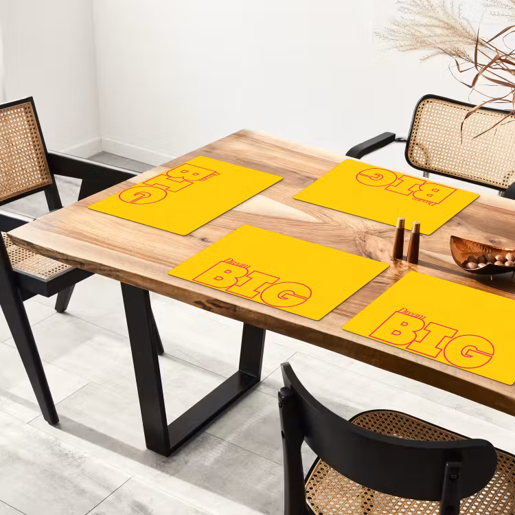 Dream big - Geel - Grafisch Placemat vinyl groot -zzsfeer4_Kitchenyeah-website