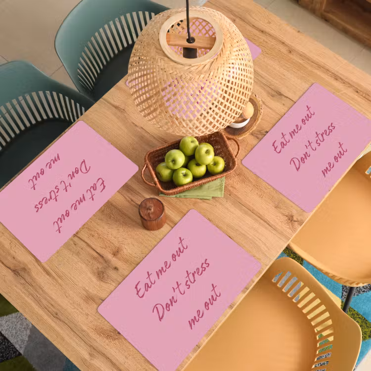 Eat me out don't stress me out - Roze - Handgeschreven Placemat vinyl groot -zzsfeer5_Kitchenyeah-website