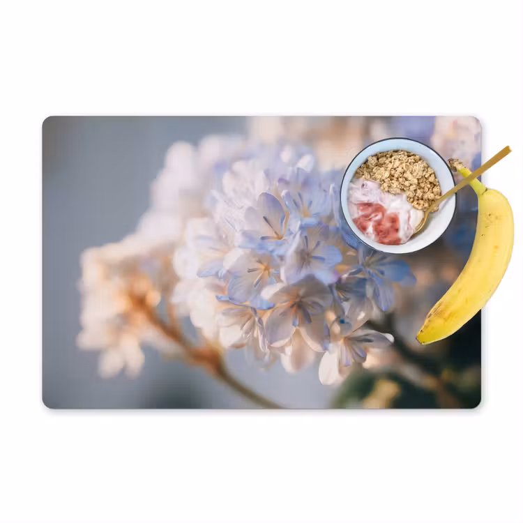 Bloemen - Lichtblauw - Wazig - Trosje Placemat vinyl groot -zzzproduct_Kitchenyeah-website