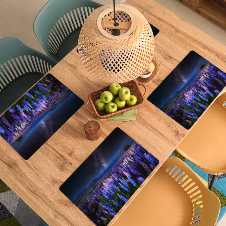 Bloemen - Nacht - Lupine - Sterrenhemel - Paars - Natuur Placemat vinyl groot -zzsfeer5_Kitchenyeah-website