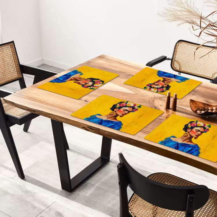 Frida Kahlo - Vrouw - Geel - Blauw - Bloemen Placemat vinyl groot -zzsfeer4_Kitchenyeah-website