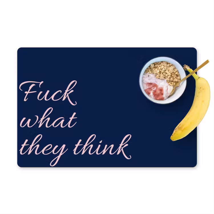 Fuck what they think - Blauw - Cursief Placemat vinyl groot -zzzproduct_Kitchenyeah-website