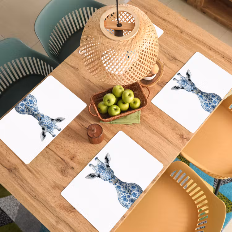 Giraffe - Delfts blauw - Dieren - Minimalistisch Placemat vinyl groot -zzsfeer5_Kitchenyeah-website