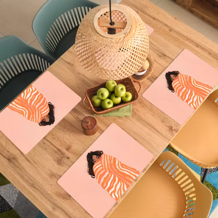 Meisje - Deken - Gestreept - Oranje Placemat vinyl groot -zzsfeer5_Kitchenyeah-website