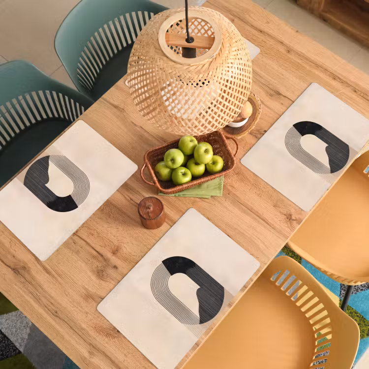 Grafisch gebogen motief - Beige Placemat vinyl groot -zzsfeer5_Kitchenyeah-website