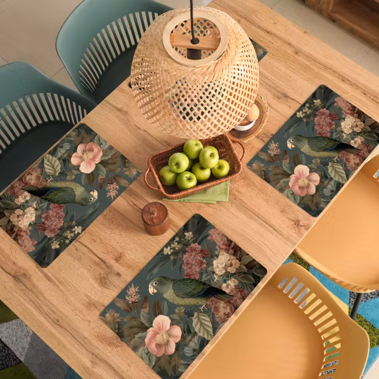 Groene papegaai - Kleurrijke bloemen - Donkere achtergrond Placemat vinyl groot -zzsfeer5_Kitchenyeah-website