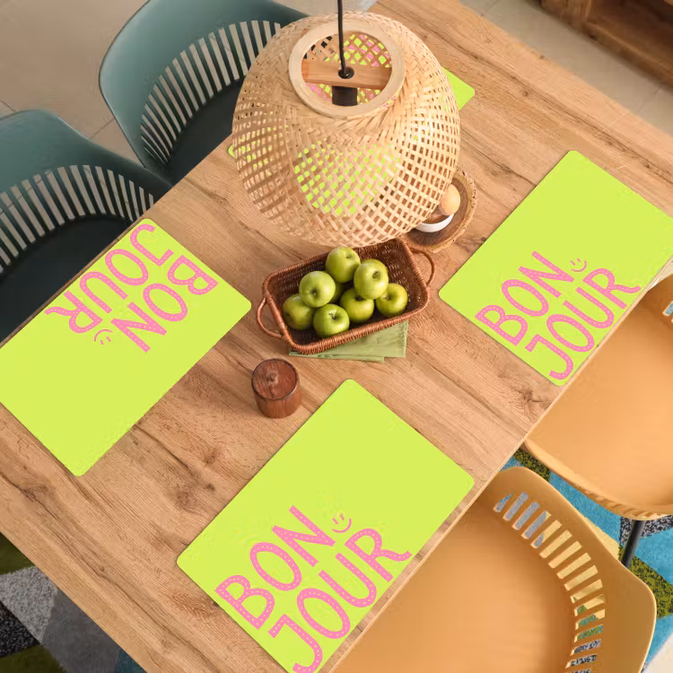 Groen - Smiley - Bonjour - Roze Placemat vinyl groot -zzsfeer5_Kitchenyeah-website