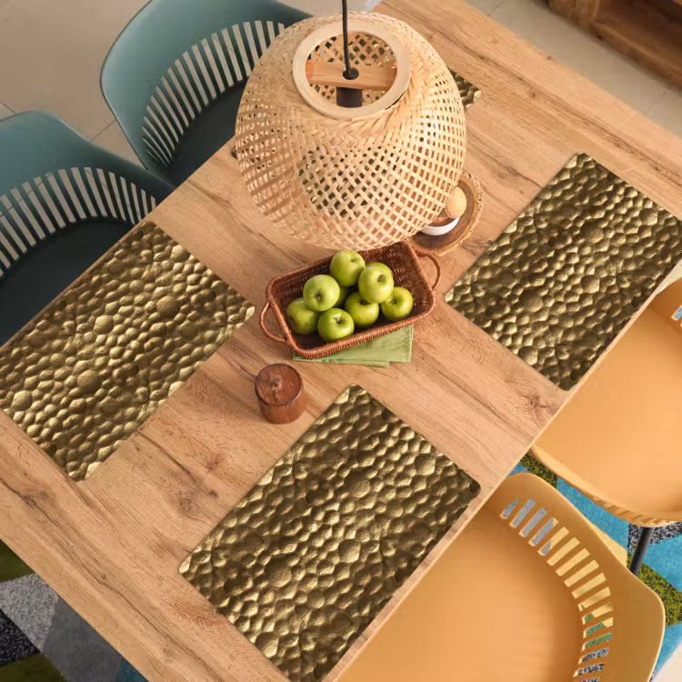 Gehamerd - Reliëf - Textuur - Bronsgoud Placemat vinyl groot 368 -zzsfeer5_Kitchenyeah-website