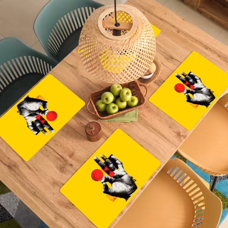 Hand - Rode cirkel - Geel Placemat vinyl groot -zzsfeer5_Kitchenyeah-website