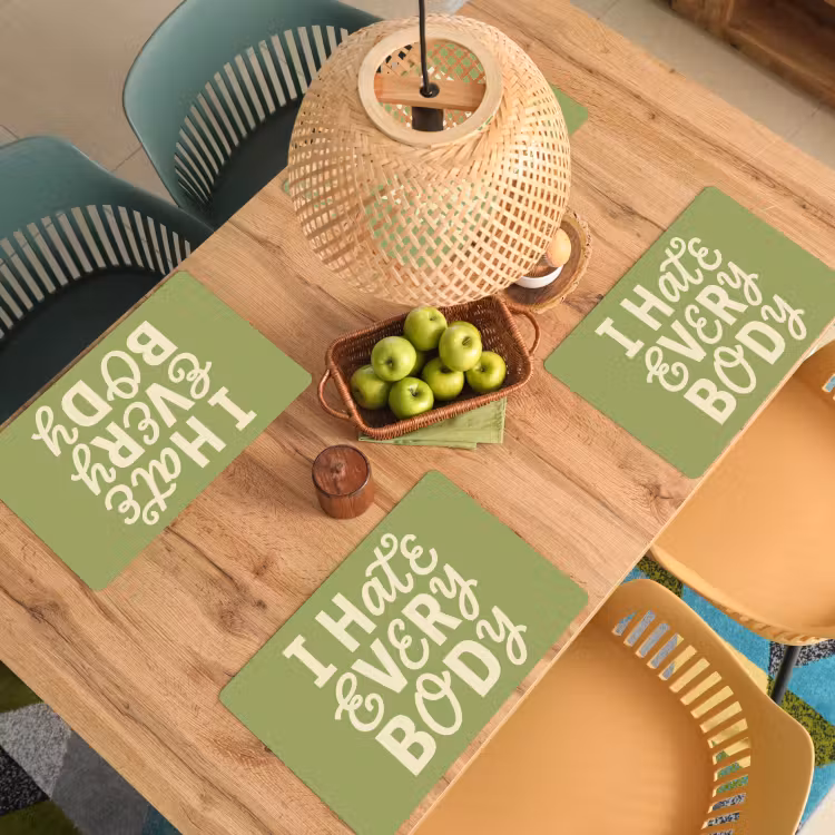 I hate everybody - Groen - Retro Placemat vinyl groot -zzsfeer5_Kitchenyeah-website