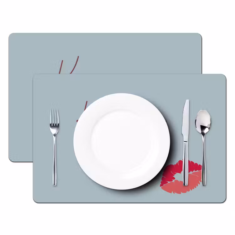 Kiss my ass - Lip - Blauw Placemat vinyl groot -zzsfeer2_Kitchenyeah-website