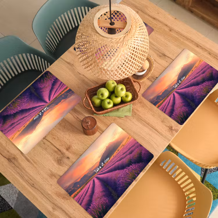 Lavendelveld - Quote - Zonsondergang Placemat vinyl groot -zzsfeer5_Kitchenyeah-website
