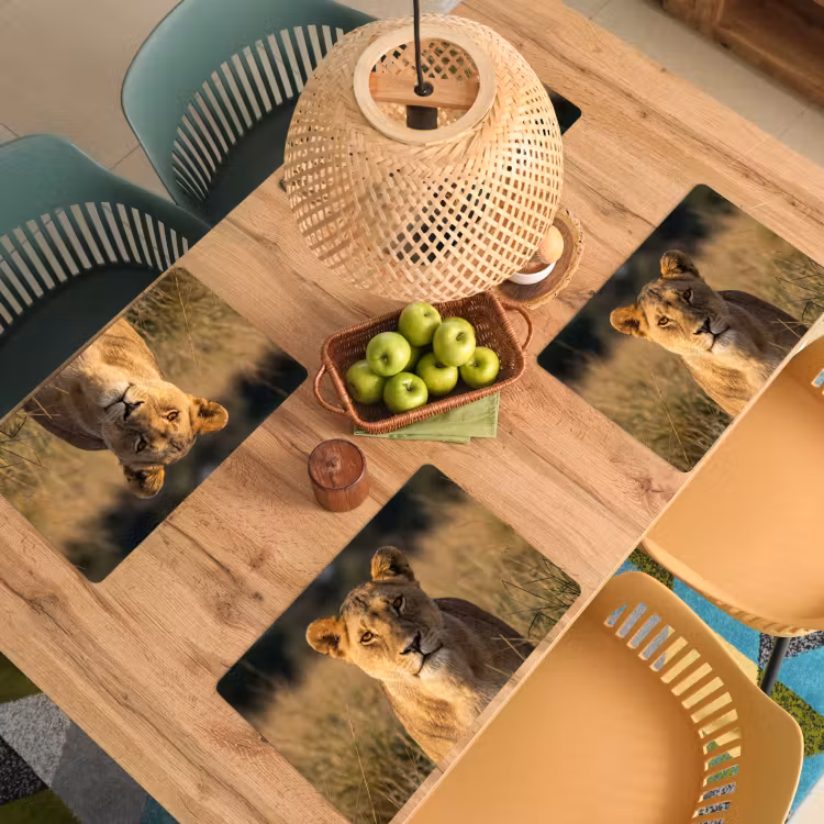 Leeuwin - Gras - Geel Placemat vinyl groot -zzsfeer5_Kitchenyeah-website