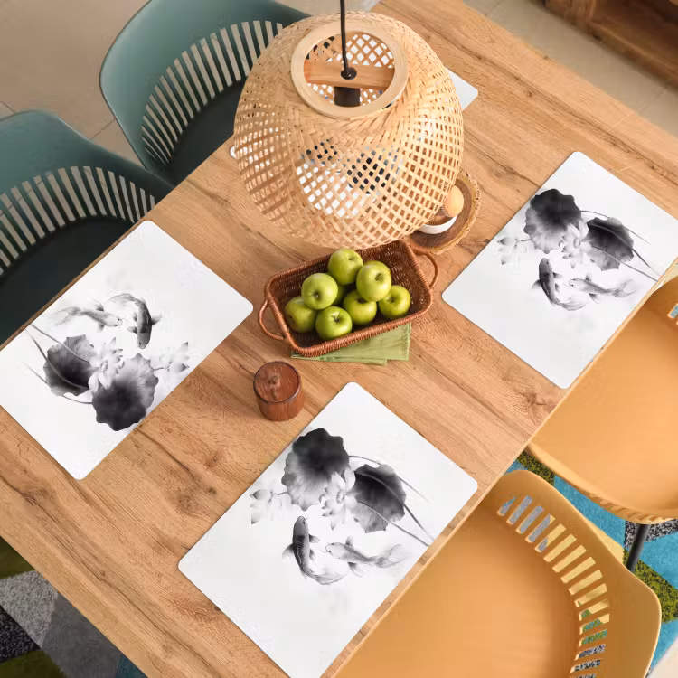 Lotusbloemen - Vissen - Bladeren - Zwart Placemat vinyl groot -zzsfeer5_Kitchenyeah-website