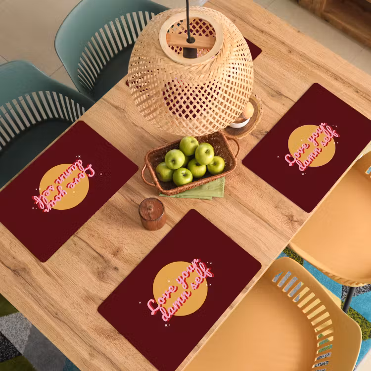 love your damn self - Cirkel - Glitter - Rood Placemat vinyl groot -zzsfeer5_Kitchenyeah-website