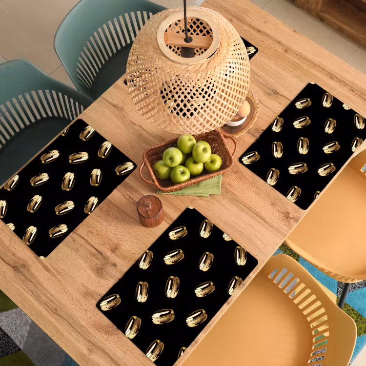 Macarons - Patroon - Goud - Zwart Placemat vinyl groot -zzsfeer5_Kitchenyeah-website