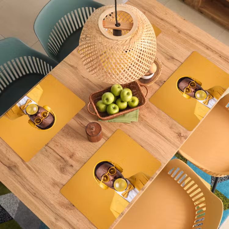 Man - Bubblegum - Portret - Geel - Modern Placemat vinyl groot -zzsfeer5_Kitchenyeah-website