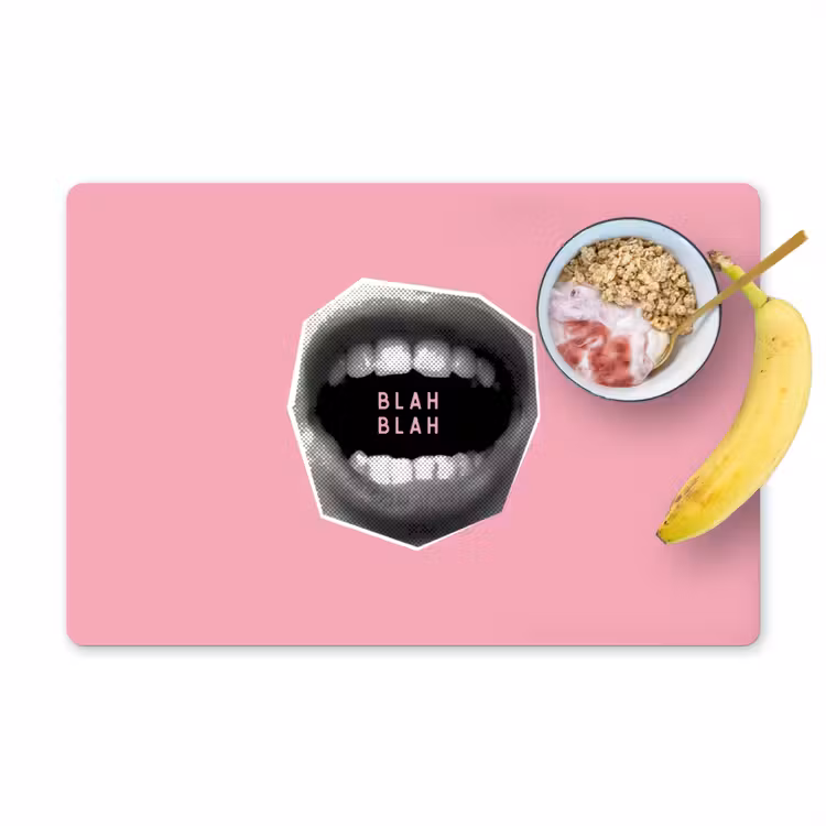 Mond - BLAH BLAH - Roze Placemat vinyl groot -zzzproduct_Kitchenyeah-website