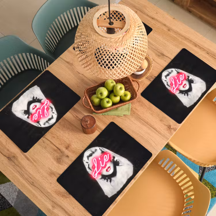 Neon - Letters - Vintage - Vrouw Placemat vinyl groot -zzsfeer5_Kitchenyeah-website