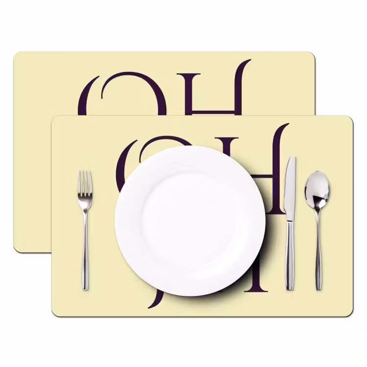 Oh hi - Geel - Monogram Placemat vinyl groot -zzsfeer2_Kitchenyeah-website