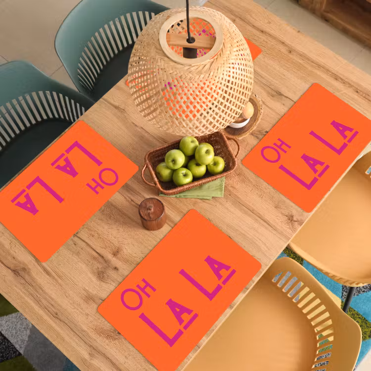 Oh la la - Oranje - Roze - Scheeflettertype Placemat vinyl groot -zzsfeer5_Kitchenyeah-website